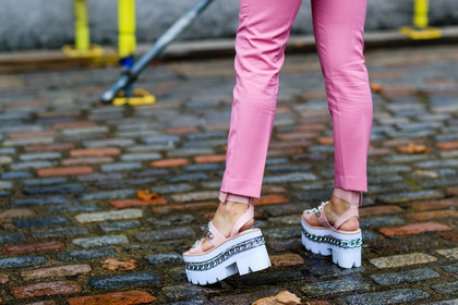 atmosphere details, chanel, detail, fashion week, frenchystyle, FW, high heels, horizontal, jonathan paciullo, leather shoes, LFW, LONDON, pink pants, pink shoes, SPRING SUMMER 2017, SS 17, street style, trousers, white sandals, woman