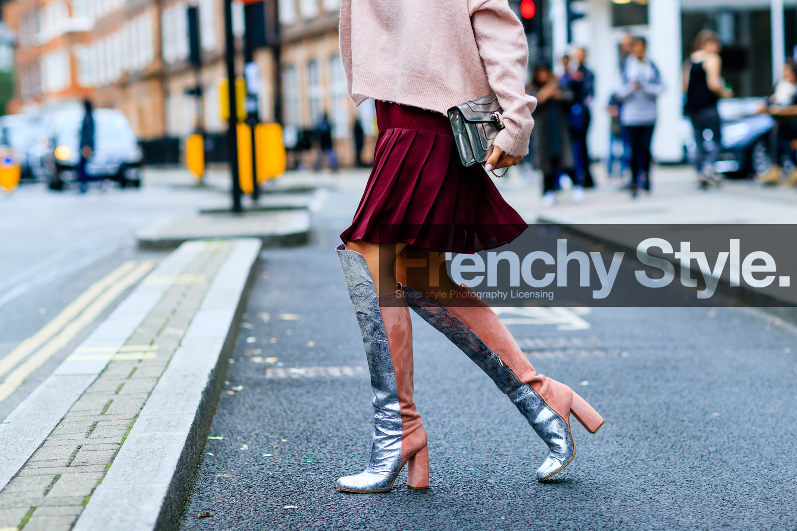 atmosphere details, bordeaux, bulgari, burgundy, detail, fashion week, frenchystyle, FW, high heels, horizontal, jonathan paciullo, leather bag, leather boots, leather shoes, LFW, LONDON, metallic bag, pink sweater, pleated skirt, red skirt, shiny boots, shiny shoes, silver bag, silver clutch, silver heels, silver shoes, SPRING SUMMER 2017, SS 17, street style, tamara kalinic, woman