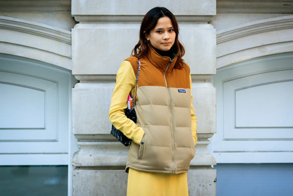beige jacket, black bag, down jacket, leather bag, patagonia, sleeveless, yellow dress, fashion week, frenchystyle, FW, jonathan paciullo, street style, LFW, LONDON, AUTUMN WINTER 2019-2020, AW 19-20, FW 19-20, FALL WINTER 2019-2020, horizontal, atmosphere details, detail