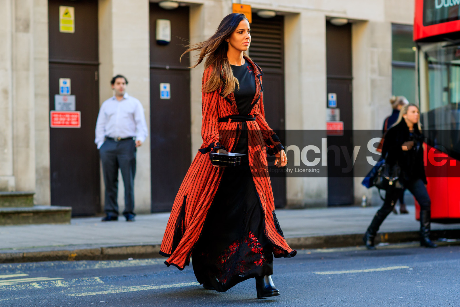 atmosphere details, AUTUMN WINTER 2017-2018, AW 17-18, black clutch, black dress, black shoes, FALL WINTER 2017-2018, fashion week, frenchystyle, full length, FW, FW 17-18, high heels, horizontal, jonathan paciullo, leather shoes, LFW, LONDON, long dress, red coat, street style