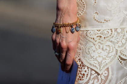 bracelet, glitter, golden details, fashion week, frenchystyle, FW, jonathan paciullo, street style, PFW, PARIS, atmosphere details, horizontal, detail, AUTUMN WINTER 2018-2019, FALL WINTER 2018-2019, FW 18-19