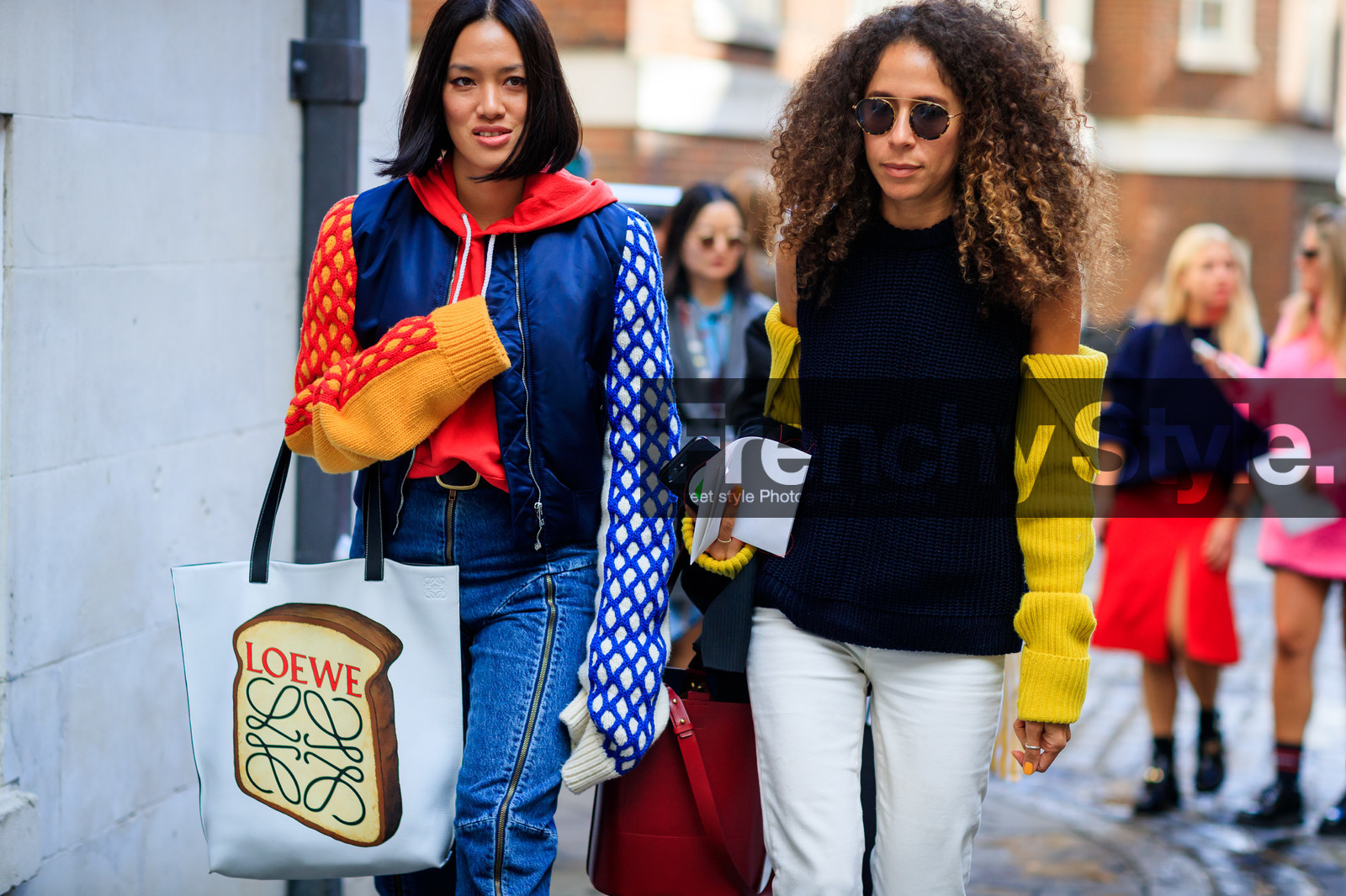 atmosphere details, blue denim, blue jacket, bomber jacket, denim pants, detail, fashion week, frenchystyle, FW, graphic bag, graphic jacket, graphic sweater, hoodie, horizontal, jeans, jonathan paciullo, leather bag, LFW, loewe, LONDON, navy sweater, plaid, printed bag, printed jacket, red bag, red sweater, SPRING SUMMER 2018, SS 18, street style, Tiffany Hsu, trousers, white bag, white pants, yellow, zip