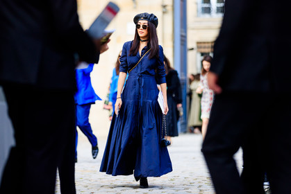 atmosphere details, beret, black bag, black hat, black shoes, blue dress, christian dior, fashion week, frenchystyle, full length, FW, graphic bag, high heels, horizontal, jonathan paciullo, leather bag, leather shoes, monogram, PARIS, PFW, printed bag, SPRING SUMMER 2018, SS 18, street style, sunglasses