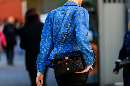 black bag, blue denim, chanel handbag, denim jacket, graphic jacket, leather bag, marine serre, printed jacket, fashion week, frenchystyle, FW, jonathan paciullo, street style, PFW, PARIS, AUTUMN WINTER 2019-2020, AW 19-20, FALL WINTER 2019-2020, FW 19-20, horizontal, atmosphere details, detail