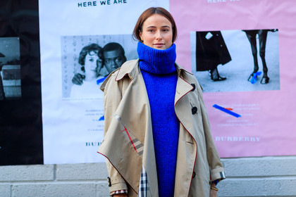 atmosphere details, beige coat, blue sweater, blue top, burberry, detail, fashion week, frenchystyle, FW, horizontal, jonathan paciullo, lena lademann, LFW, LONDON, SPRING SUMMER 2018, SS 18, street style, tartan, trench coat, turtleneck sweater