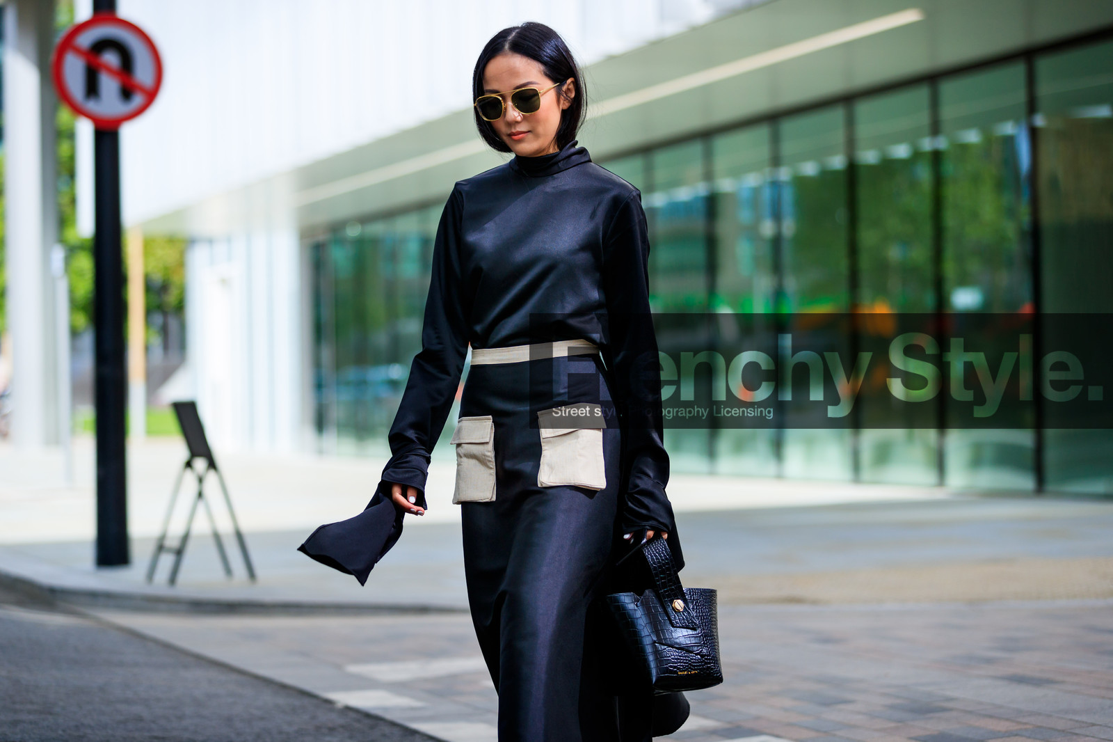 black bag, black shirt, black skirt, leather bag, sunglasses, tone on tone, total look black, yoyo cao, fashion week, frenchystyle, FW, jonathan paciullo, street style, LFW, LONDON, SPRING SUMMER 2019, SS 19, atmosphere details, horizontal, detail