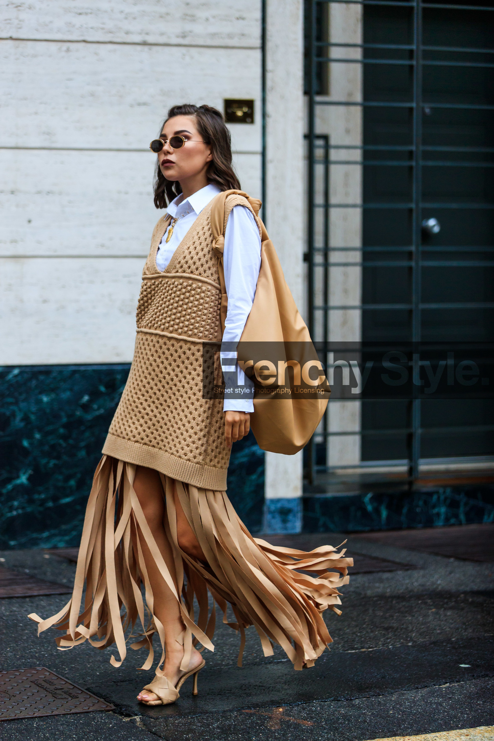 white shirt, sleeveless pullover, beige pullover, beige skirt, beige leather sandals, beige leather slippers, beige leather bag, round shape glasses, metalic frame sunglasses, long pullover, long skirt, split skirt, pullover dress, openwork pullover, pleated skirt, plaited sandals, plaited slippers, high heels sandals, high heels slippers, big bag, shoulder bag, karina nigay, street style, jonathan paciullo, FW, frenchystyle, fashion week, MFW, MILAN, SPRING SUMMER 2021, SS 21, vertical, full length