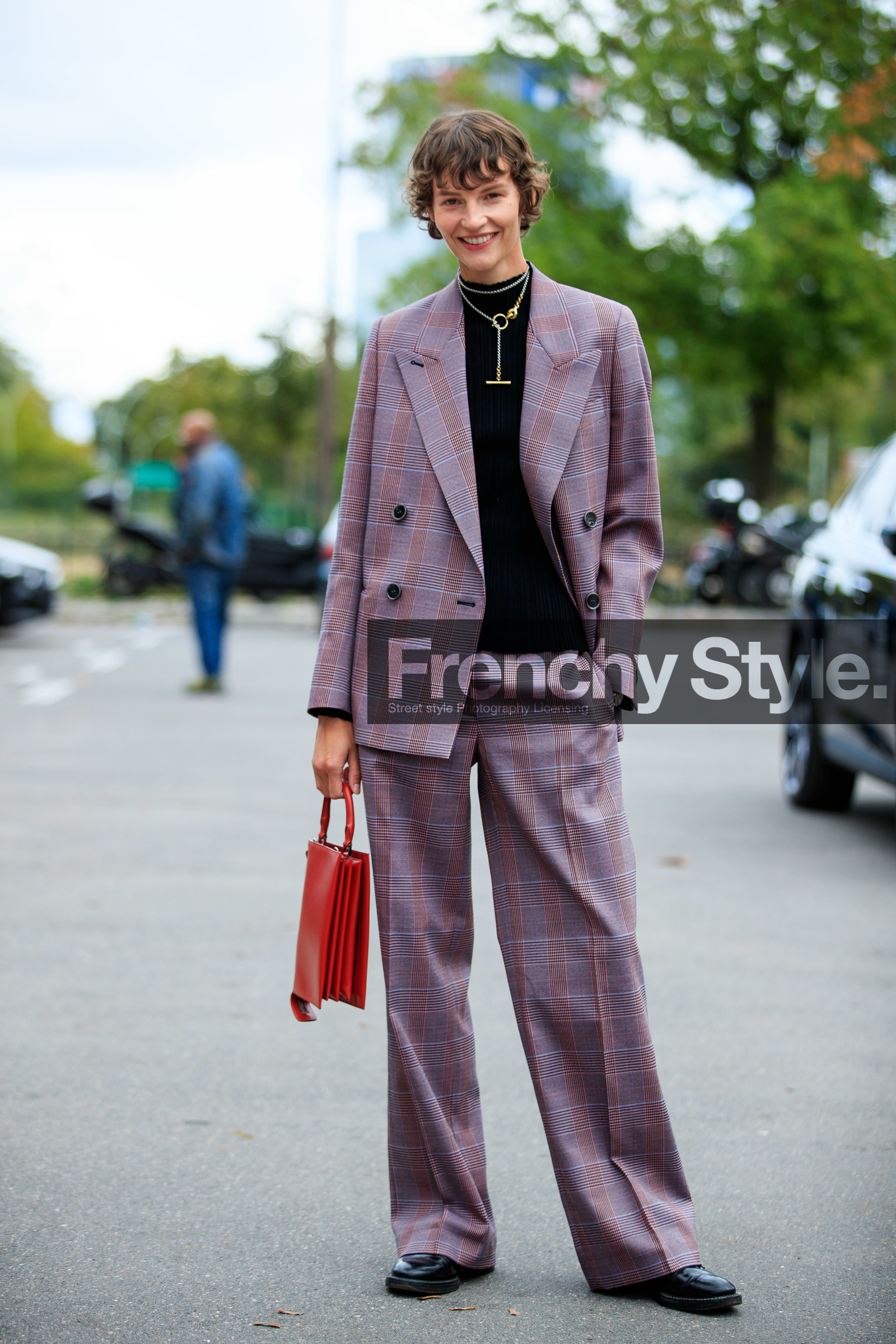 sara blomqvist, red jacket, red pants, red suits, loose jacket, loose pants, checked jacket, checked pants, checked suits, red leather bag, zipped bag, hand bag, silvered chain necklace, silvered necklace, golden necklace, long necklace, charlotte chenais necklace, street style, jonathan paciullo, FW, frenchystyle, fashion week, PFW, PARIS, SPRING SUMMER 2021, SS 21, vertical, full length, model
