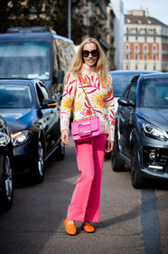 pink leather bag, pink pants, shoulder bag, chain strap bag, silvered chain strap bag, orange leather loafers, orange pullover, white pullover, pink pullover, striped pullover, turtleneck pullover, floral printed pullover, jacquard pullover, multicolor pullover, scale sunglasses, square shape glasses, micol sabbadini, street style, jonathan paciullo, FW, frenchystyle, fashion week, MFW, MILAN, SPRING SUMMER 2021, SS 21, vertical, full length