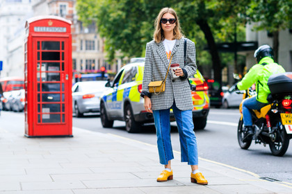 atmosphere details, blazer, blue denim, checked jacket, chloé, denim pants, fashion week, frenchystyle, full length, FW, graphic jacket, gucci, horizontal, houndstooth pattern, jeans, jonathan paciullo, leather bag, leather shoes, LFW, LONDON, plaid, printed jacket, SPRING SUMMER 2018, SS 18, street style, trousers, white t shirt, yellow bag, yellow shoes