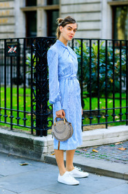 blue dress, chloé, graphic dress, grey bag, leather bag, leather shoes, printed dress, shirt dress, striped dress, white sneakers, fashion week, frenchystyle, FW, jonathan paciullo, street style, LFW, LONDON, SPRING SUMMER 2019, SS 19, vertical, full length