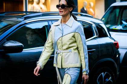 black sunglasses, multicolot suit, leather suit, freckles, dual toned jacket, dual toned pants, green pistachio pants, green pistachio jacket, pastel blue jacket, pastel blue pants, patched suit, maeva giani marshall, fashion week, frenchystyle, FW, jonathan paciullo, street style, AUTUMN WINTER 2022-2023, FALL WINTER 2022_2023, FW 22-23, PFW, PARIS, horizontal, atmosphere details, detail