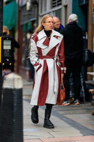 alexandra carl, striped trenchcoat, white leather trenchcoat, burgundy leather trenchcoat, belted trench coat, black leather boots, quilted boots, flat boots, aviator glasses, metalic frame sunglasses, fashion week, frenchystyle, FW, jonathan paciullo, street style, LFW, LONDON, AUTUMN WINTER 2020-2021, FALL WINTER 2020-2021, FW 20-21, vertical, full length