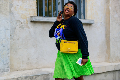 gabriella karefa johnson, neon green skirt, pleated skirt, mini skirt, long sleeves t-shirt, black sweatshirt, printed sweatshirt, prada bag, crossbody bag, yellow bag, chain strap bag, animal shape earrings, golden earrings, aviator sunglasses, yellow sunglasses, fashion week, frenchystyle, FW, jonathan paciullo, street style, MFW, MILAN, SPRING SUMMER 2020, SS 20