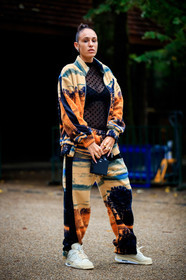 hera pradel, talel bag, black leather bag, mini bag, hand bag, box bag, fur jacket, fur pants, orange jacket, orange pants, yellow jacket, yellow pants, printed jacket, printed pants, jogging pants, sportswear, sportswear jacket, zipped jacket, landscape printed jacket, landscape printed pants, nike shoes, white leather sneakers, air max sneakers, air jordan shoes, black top, sheer top, velvet top, multicolor jacket, multicolor pants, fashion week, frenchystyle, FW, jonathan paciullo, street style, PFW, PARIS, SPRING SUMMER 2021, SS 21, vertical, full length