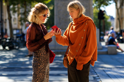 brown pants, camel bag, camille charriere, leather bag, loewe, orange sweater, trousers, adenorah, animal print, bordeaux, burgundy, graphic skirt, leopard, printed skirt, red shirt, sunglasses, fashion week, frenchystyle, FW, jonathan paciullo, street style, LFW, LONDON, SPRING SUMMER 2019, SS 19, atmosphere details, horizontal, detail