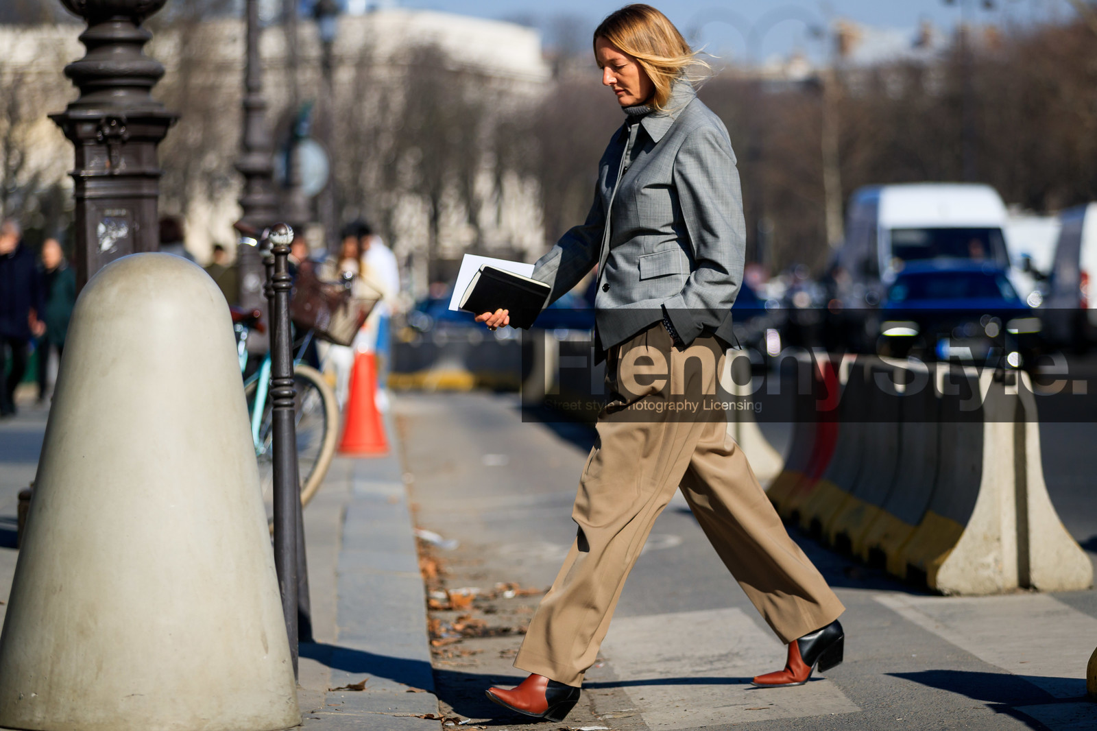 beige pants, brown shoes, grey jacket, high heels, leather shoes, trousers, PARIS, PFW, street style, jonathan paciullo, FW, frenchystyle, fashion week, AUTUMN WINTER 2019-2020, AW 19-20, FALL WINTER 2019-2020, FW 19-20, horizontal, atmosphere details, full length