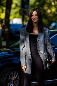 Astrid Boutrot, black jumpsuit, blazer, check, checked blazer, checked print, grey blazer, jumpsuit, street style, jonathan paciullo, FW, frenchystyle, fashion week, PFW, PARIS, SPRING SUMMER 2022, SS 22, vertical, atmosphere details