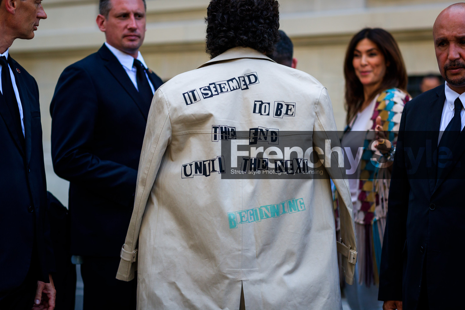 atmosphere details, back detail, beige coat, detail, fashion week, frenchystyle, FW, horizontal, jonathan paciullo, MENSWEAR, message, over the shoulder, PARIS, PFW, printed coat, SPRING SUMMER 2018, SS 18, street style