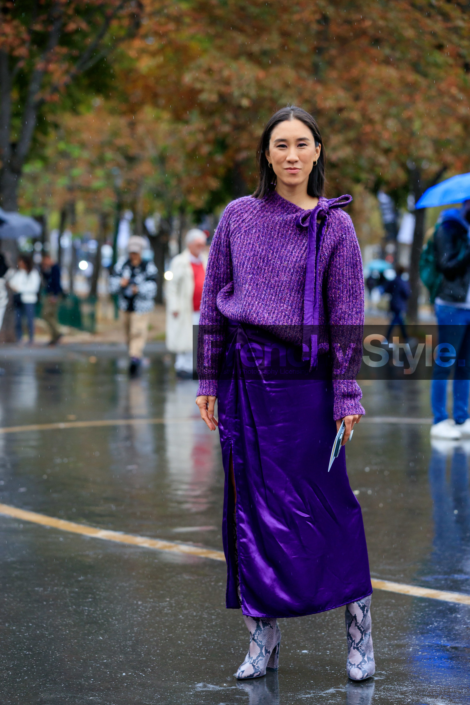 eva chen, purple pullover, purple skirt, purple leather boots, animal skin boots, high boots, silk skirt, long skirt, split skirt, knot details, knotted pullover, knoted skirt, drape skirt, PARIS, PFW, SPRING SUMMER 2020, SS 20, fashion week, frenchystyle, FW, jonathan paciullo, street style, vertical, full length