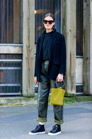 AUTUMN WINTER 2017-2018, AW 17-18, black jacket, black sneakers, black t shirt, blazer, FALL WINTER 2017-2018, fashion week, frenchystyle, full length, FW, FW 17-18, graphic bag, green bag, green pants, jonathan paciullo, leather bag, leather pants, LFW, LONDON, street style, suede bag, sunglasses, trousers, vertical
