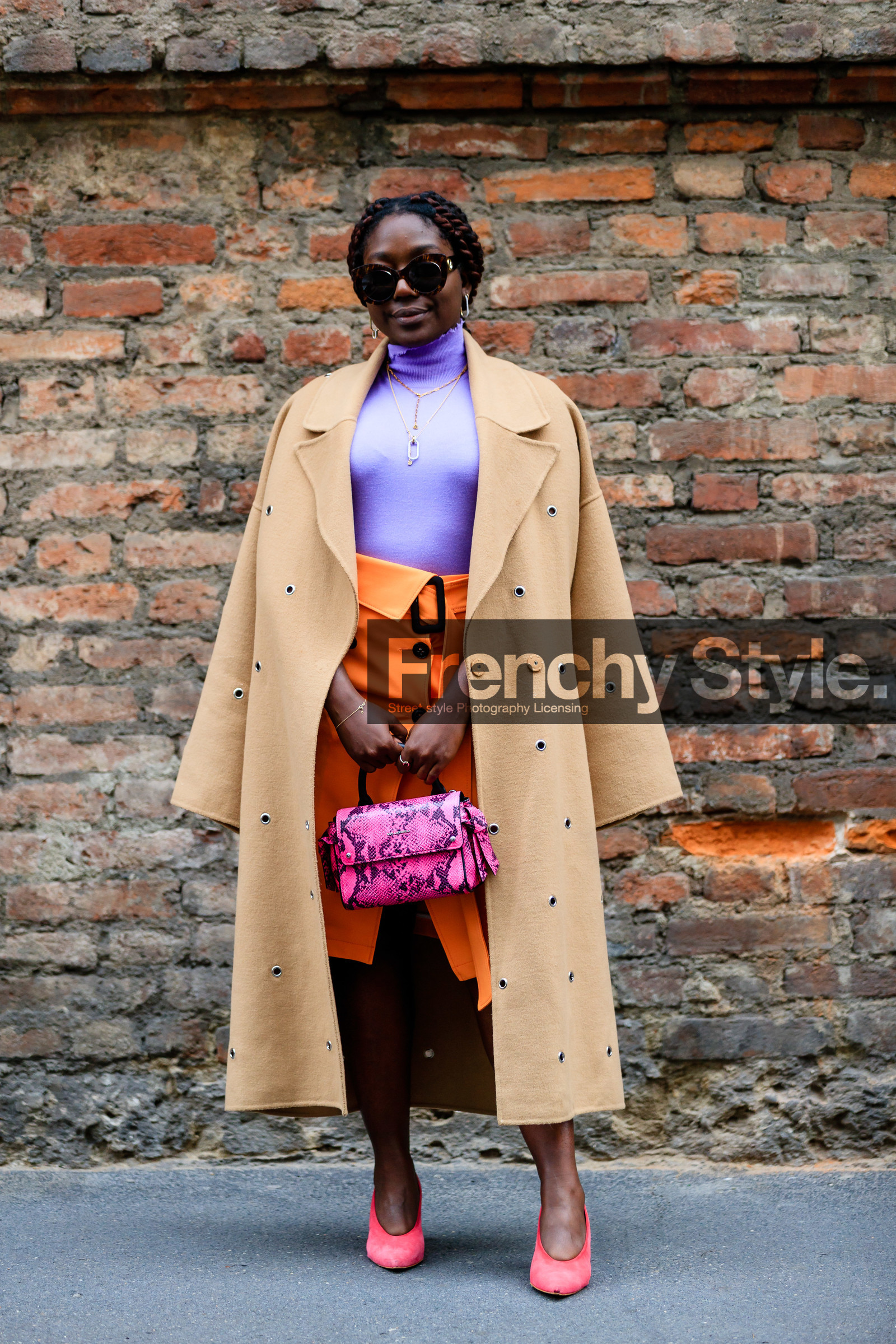 camel coat, beige coat, openwork coat, studs coat, lilac pullover, turtleneck pullover, orange skirt, button skirt, mid long skirt, belted skirt, pink leather bag, hand bag, animal skin bag, karl lagerfeld bag, suede pumps, pink pumps, lois opoku, street style, jonathan paciullo, FW, frenchystyle, fashion week, MFW, MILAN, SPRING SUMMER 2021, SS 21, vertical, full length