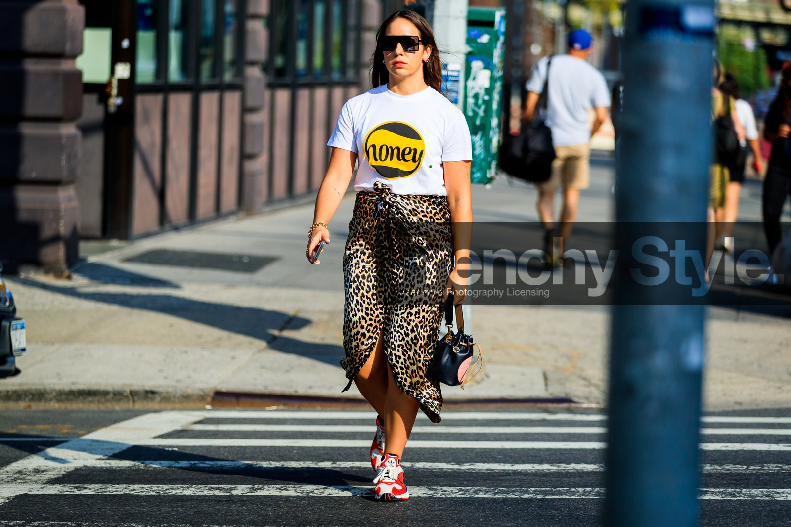 adidas, animal print, black bag, brown skirt, graphic skirt, leather bag, leather shoes, leopard, printed skirt, printed t shirt, red sneakers, sunglasses, white t shirt, fashion week, frenchystyle, FW, jonathan paciullo, street style, NYFW, NEW YORK, SPRING SUMMER 2019, SS 19, atmosphere details, horizontal, full length