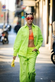 red sunglasses, silver choker, studs choker, hair bows, 90S look, green suit, fluo green look, denim look, orange top, chiquito bag, yellow mini bag, jacquemus mini bag, karina nigay, fashion week, frenchystyle, FW, jonathan paciullo, street style, vertical, atmosphere details, detail
