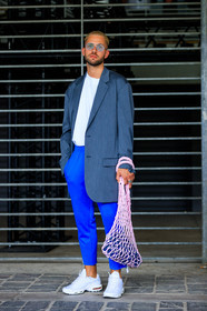 alice & j.s, blazer, blue pants, fashion week, frenchystyle, full length, FW, grey jacket, jonathan paciullo, leather shoes, MENSWEAR, PARIS, PFW, pink bag, SPRING SUMMER 2018, SS 18, street style, sunglasses, trousers, vertical, white sneakers, white t shirt