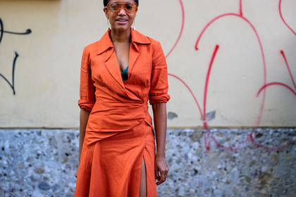 orange dress, sunglasses, tamu mcpherson, street style, jonathan paciullo, FW, frenchystyle, fashion week, MFW, MILAN, SPRING SUMMER 2019, SS 19, atmosphere details, horizontal, detail