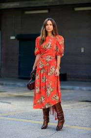 florrie thomas, red dress, floral printed dress, drape dress, mid long sleeves dress, mid long dress, balloon sleeves, ruffle dress, high boots, animal skin boots, high heels boots, hand bag, animal skin bag, brown leather bag, round bag, big chain bracelet, golden bracelet, fashion week, frenchystyle, FW, jonathan paciullo, street style, vertical, full length