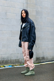 AUTUMN WINTER 2017-2018, AW 17-18, black bag, black jacket, black perfecto, FALL WINTER 2017-2018, fashion week, frenchystyle, full length, FW, FW 17-18, gilda ambrosio, green sneakers, jonathan paciullo, leather bag, leather jacket, leather perfecto, leather shoes, MFW, MILAN, oversize, pink pants, prada, street style, trousers, vertical