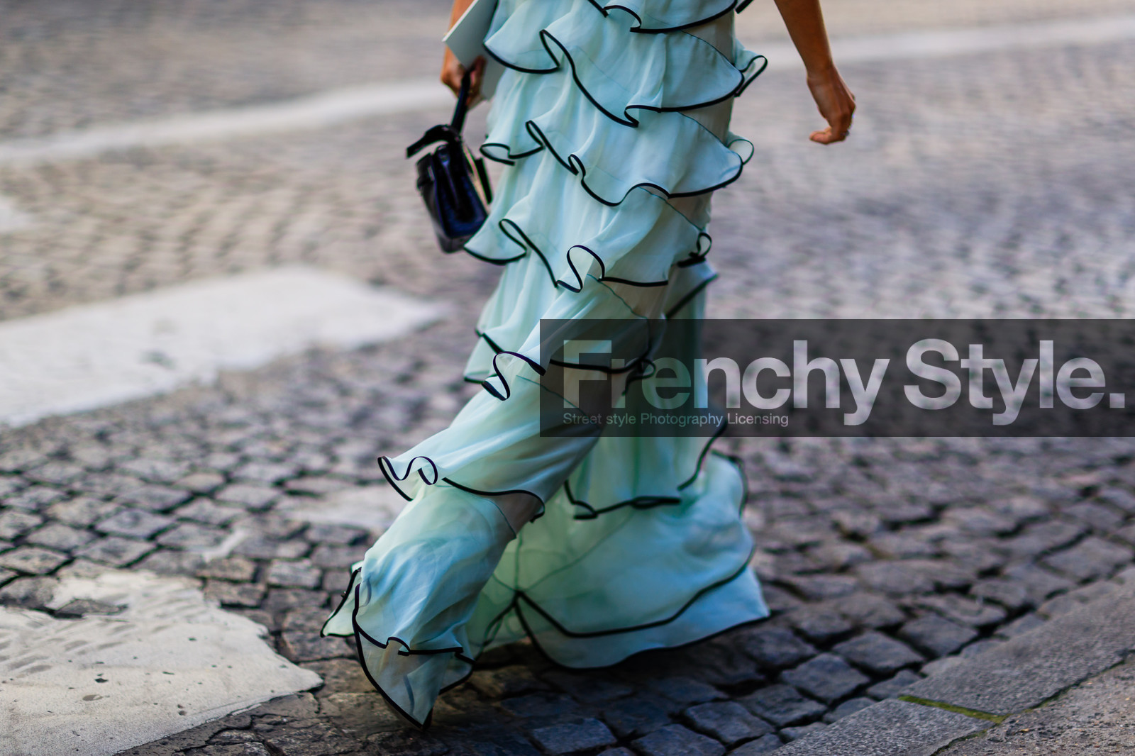 atmosphere details, AUTUMN WINTER 2016-2017, AW 16-17, blue dress, Charlotte Groeneveld, detail, FALL WINTER 2016-2017, fashion week, frenchystyle, FW, FW 16-17, HAUTE COUTURE, horizontal, jonathan paciullo, layers, long dress, MENSWEAR, PARIS, PFW, street style, turquoise