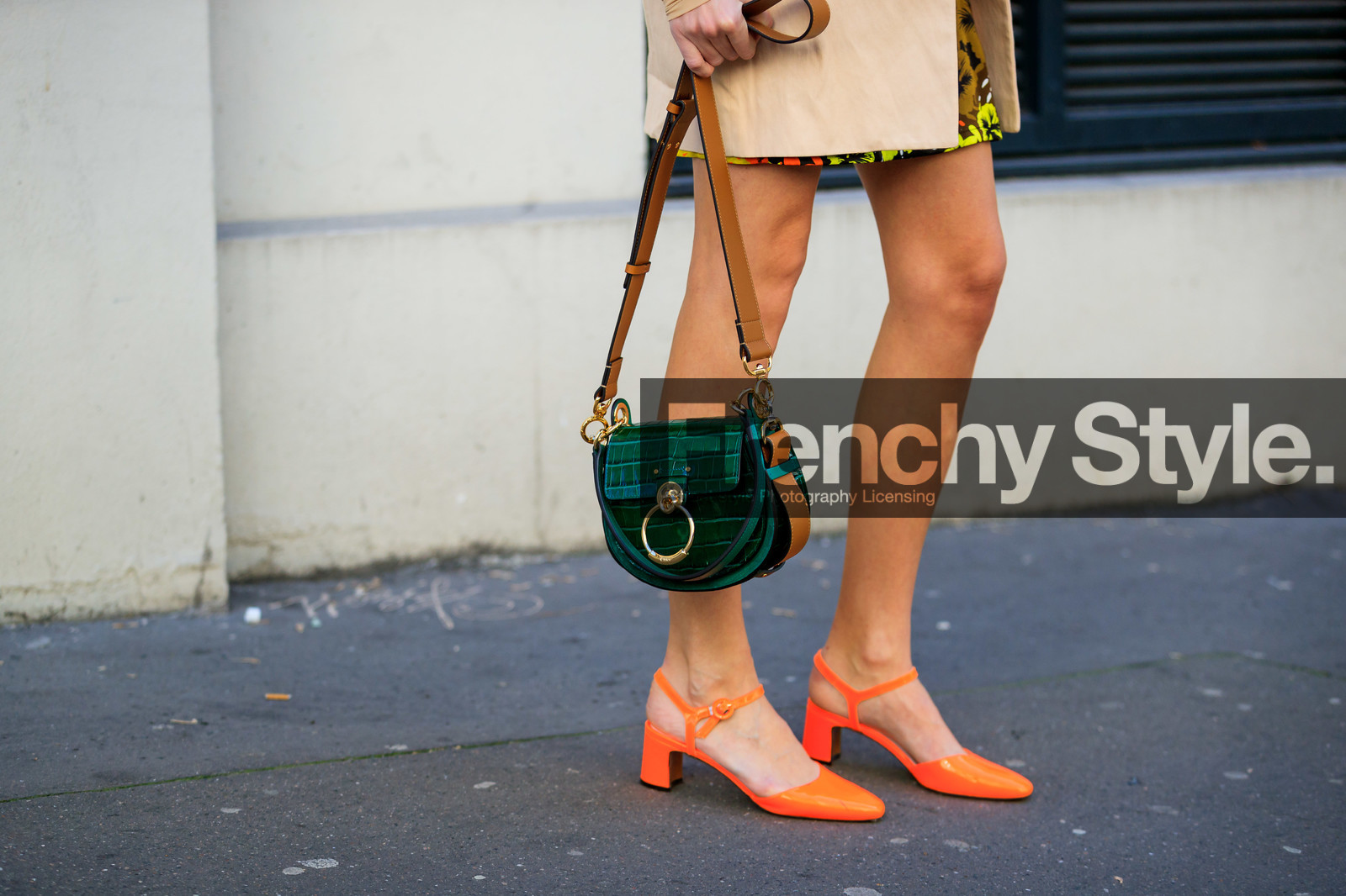 beige jacket, chloé, estelle pigault, green bag, leather bag, leather shoes, orange shoes, fashion week, frenchystyle, FW, jonathan paciullo, street style, PFW, PARIS, AUTUMN WINTER 2019-2020, AW 19-20, FALL WINTER 2019-2020, FW 19-20, horizontal, atmosphere details, detail