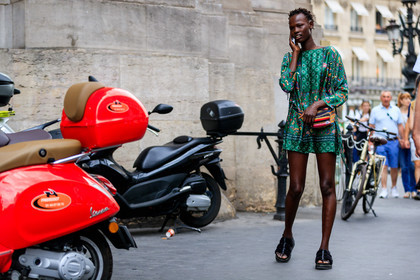 black shoes, fanny pack, graphic bag, graphic dress, green dress, leather bag, leather shoes, multicolor bag, printed bag, printed dress, short hair, fashion week, frenchystyle, FW, jonathan paciullo, street style, PFW, PARIS, atmosphere details, horizontal, full length, model, AUTUMN WINTER 2018-2019, FALL WINTER 2018-2019, FW 18-19