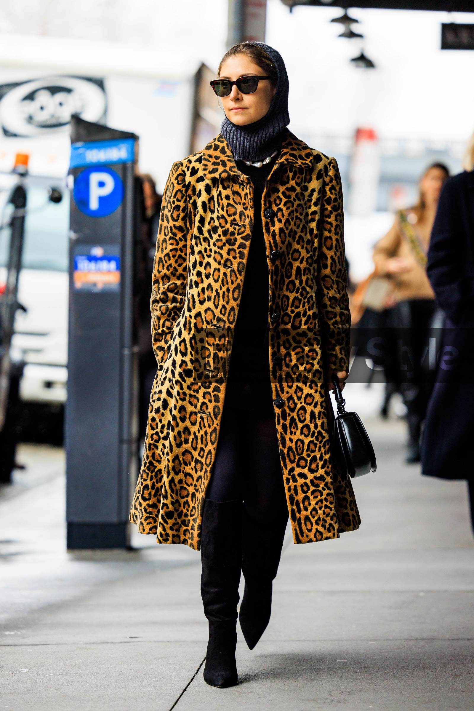 leopard print coat, animal print coat, furry winter look, dark sunglasses, black pants, black bamboo bag, gucci bamboo bag, gucci handbag, knit headcover, winter outwear, animal print look, black boots, jenny walton, fashion week, frenchystyle, FW, jonathan paciullo, street style, NYFW, NEW YORK, AUTUMN WINTER 2022-2023, FALL WINTER 2022_2023, FW 22-23, vertical, full length