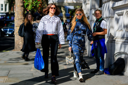 animal print, beige bag, black pants, black shoes, blue bag, blue skirt, blue top, converse, emili sindlev, floral, flowers, graphic bag, graphic dress, graphic jacket, graphic skirt, graphic top, leather bag, leather shoes, printed bag, printed dress, printed jacket, printed skirt, printed top, SINDLVE, snake print, sunglasses, trousers, white jacket, white sneakers, fashion week, frenchystyle, FW, jonathan paciullo, street style, LFW, LONDON, SPRING SUMMER 2019, SS 19, atmosphere details, horizontal, detail