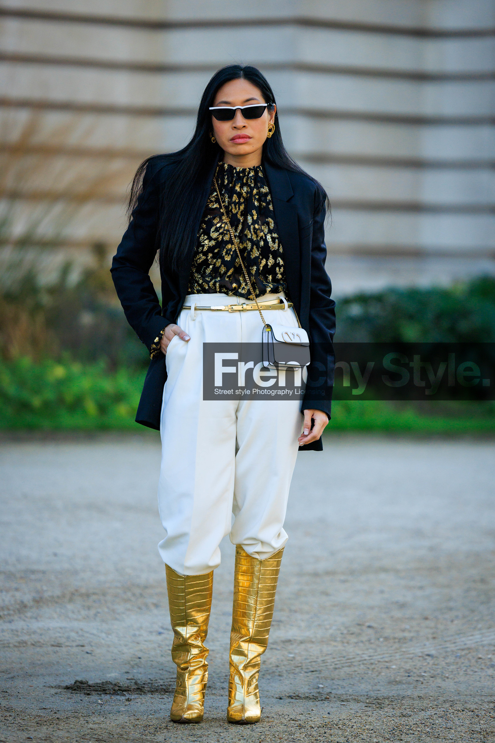 black sunglasses, navy blue blazer, floral shirt, golden belt, golden loops, white trousers, valentino bag, mini bag, crossbody bag, white bag, golden boots, fashion week, frenchystyle, FW, jonathan paciullo, street style, PARIS, PFW, SPRING SUMMER 2022, SS 22, full length, vertical