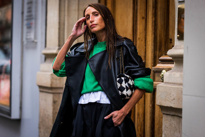 bag, bicolor bag, black and white bag, black coat, black pants, chanel bag, Chloé Harrouche, coat, green sweater, leather coat, pants, sweater, fashion week, frenchystyle, FW, jonathan paciullo, street style, PFW, PARIS, SPRING SUMMER 2022, SS 22, atmosphere details, horizontal