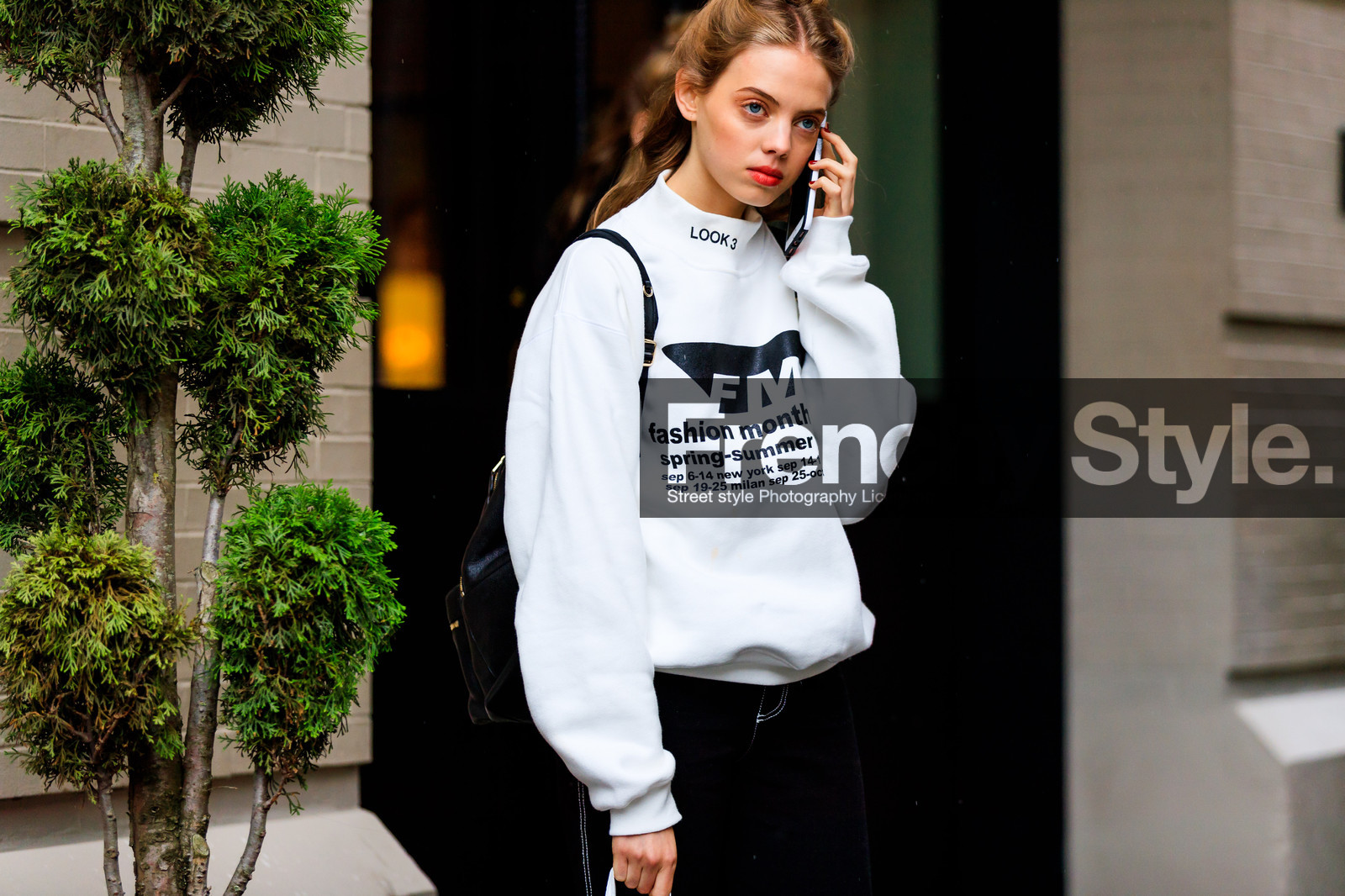 black pants, iphone, model, printed sweater, red lips, white sweater, street style, jonathan paciullo, FW, frenchystyle, fashion week, NYFW, NEW YORK, SPRING SUMMER 2019, SS 19, atmosphere details, horizontal, detail