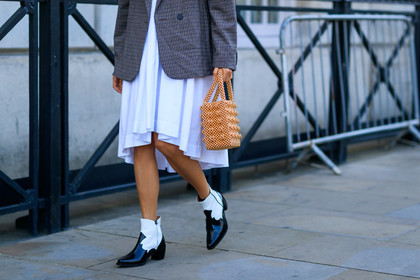black and white shoes, black shoes, blazer, checked, graphic jacket, grey jacket, leather bag, leather shoes, linda tol, plaid, printed jacket, white dress, yellow bag, fashion week, frenchystyle, FW, jonathan paciullo, street style, LFW, LONDON, SPRING SUMMER 2019, SS 19, atmosphere details, horizontal, detail