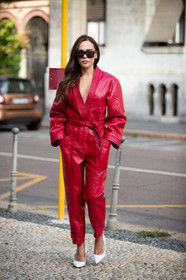 square shape glasses, red jumpsuit, polish jumpsuit, low necked jumpsuit, belted jumpsuit, philosophy jumpsuit, tol sunglasses, white leather pumps, long sleeves jumpsuit, evangelie smyrniotaki, street style, jonathan paciullo, FW, frenchystyle, fashion week, MFW, MILAN, SPRING SUMMER 2021, SS 21, vertical, full length