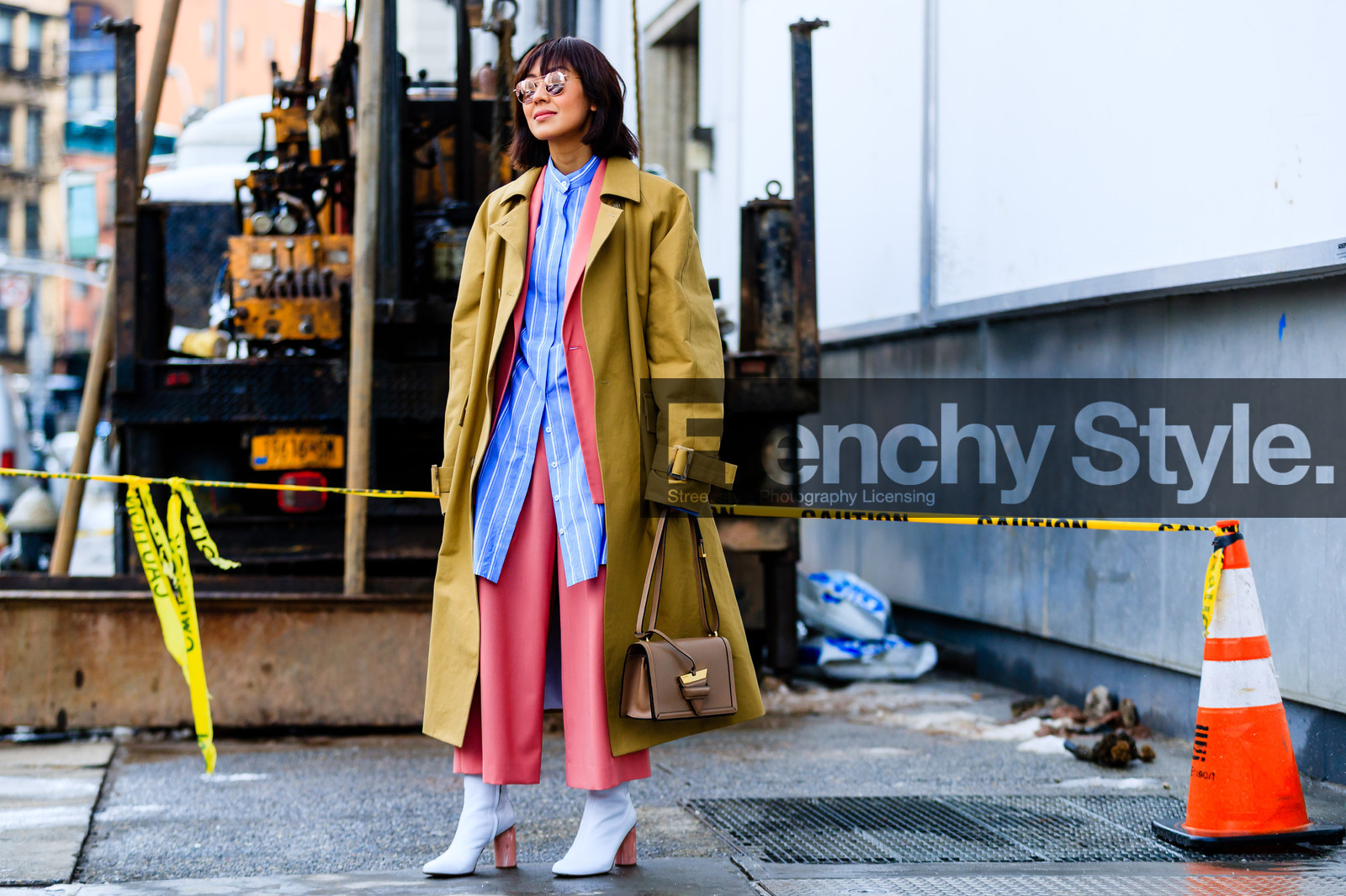 atmosphere details, AUTUMN WINTER 2017-2018, AW 17-18, beige bag, beige coat, blazer, blue shirt, detail, FALL WINTER 2017-2018, fashion week, frenchystyle, FW, FW 17-18, high heels, horizontal, jonathan paciullo, leather bag, leather boots, liz yu, NEW YORK, NYFW, overcoat, pink heels, pink jacket, pink pants, street style, striped shirt, sunglasses, trench coat, trousers, varnished leather shoes, white boots
