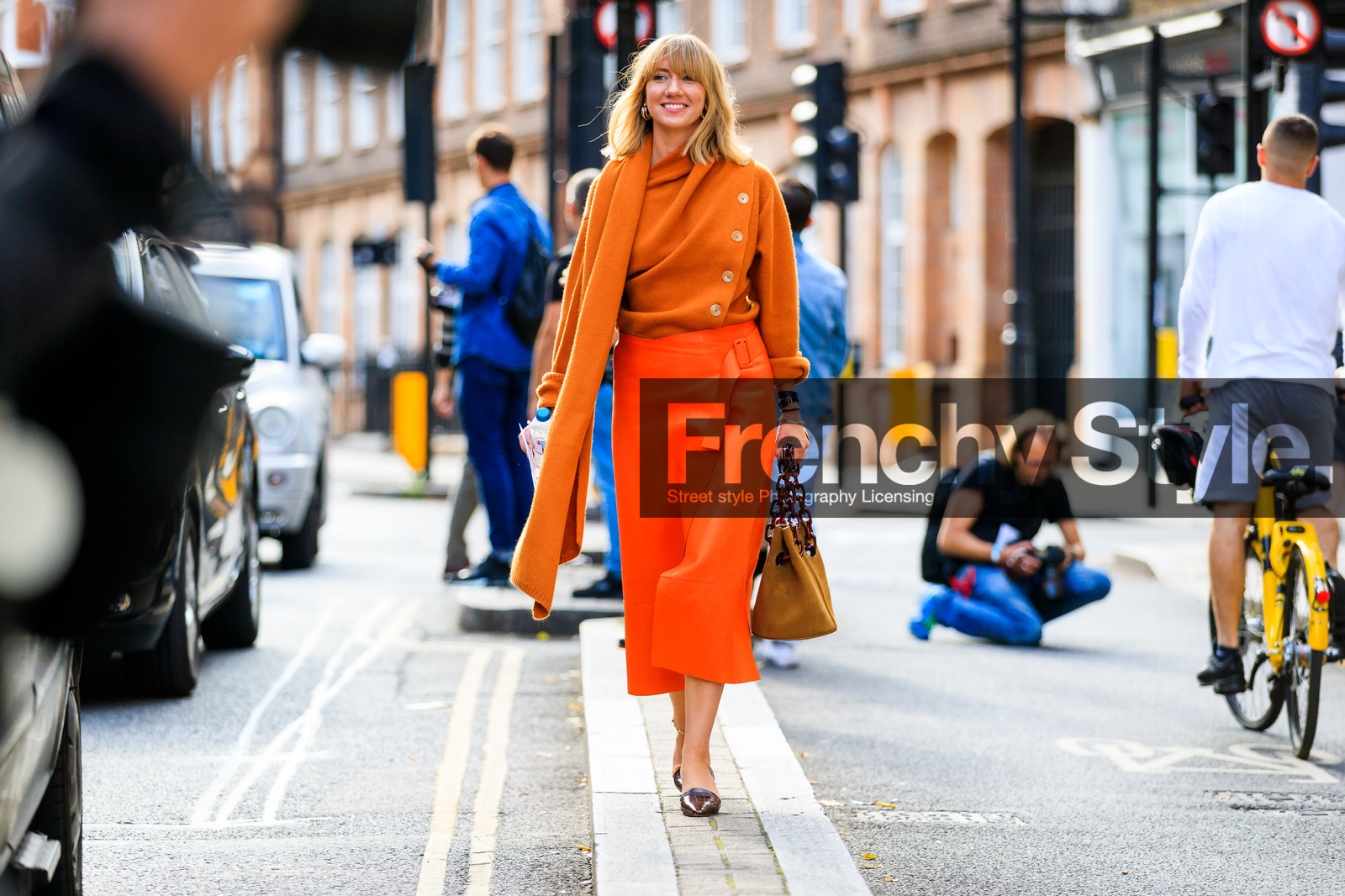 brown bag, brown shoes, leather bag, leather shoes, lisa aiken, orange skirt, orange sweater, fashion week, frenchystyle, FW, jonathan paciullo, street style, LFW, LONDON, SPRING SUMMER 2019, SS 19, atmosphere details, horizontal, full length