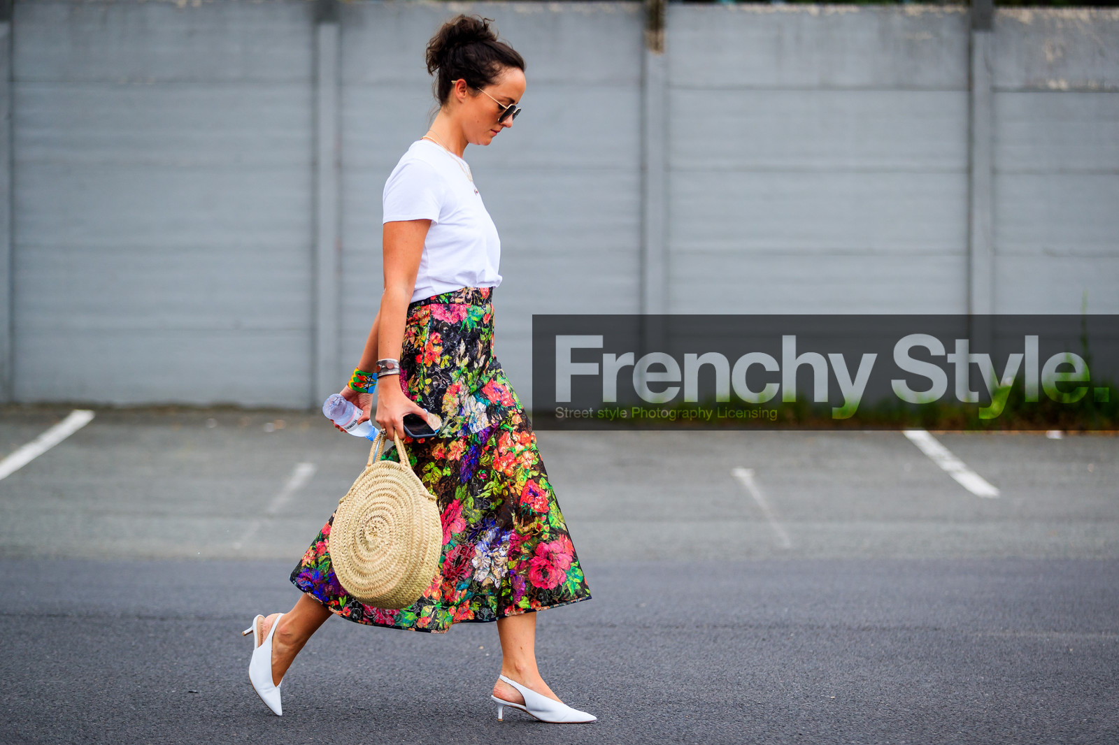 beige bag, floral, flowers, graphic skirt, leather bag, leather shoes, multicolor skirt, printed skirt, sunglasses, white shoes, white t shirt, fashion week, frenchystyle, FW, jonathan paciullo, street style, PFW, PARIS, atmosphere details, horizontal, full length, AUTUMN WINTER 2018-2019, FALL WINTER 2018-2019, FW 18-19