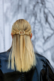 dior total look, dior earrings, dior hair clip, dior ring, close up detail, jewel close up, hair clip, hair details, back details, strassed hair clip, golden hair clip, initials hair clip, pearl hair clip, leonie hanne, fashion week, frenchystyle, FW, jonathan paciullo, street style, PFW, PARIS, AUTUMN WINTER 2021-2022, FALL WINTER 2021-2022, FW 21-22, vertical, atmosphere details, detail