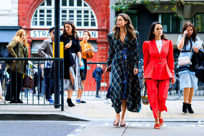 anna rosa vitiello, basket, blazer, bordeaux, burgundy, checked, florrie thomas, graphic dress, leather shoes, necklace, plaid, printed dress, red jacket, red pants, red shoes, red suit, tartan, fashion week, frenchystyle, FW, jonathan paciullo, street style, LFW, LONDON, SPRING SUMMER 2019, SS 19, atmosphere details, horizontal, full length