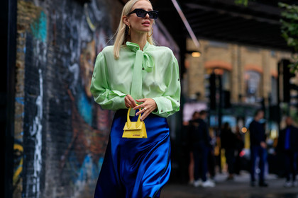 leonie hanne, black sunglasses, square shape glasses, dior sunglasses, light green shirt, lavalliere collar, blue skirt, silk skirt, mid long skirt, jacquemus bag, hand bag, yellow leather bag, mini bag, fashion week, frenchystyle, FW, jonathan paciullo, street style, atmosphere details, horizontal, detail