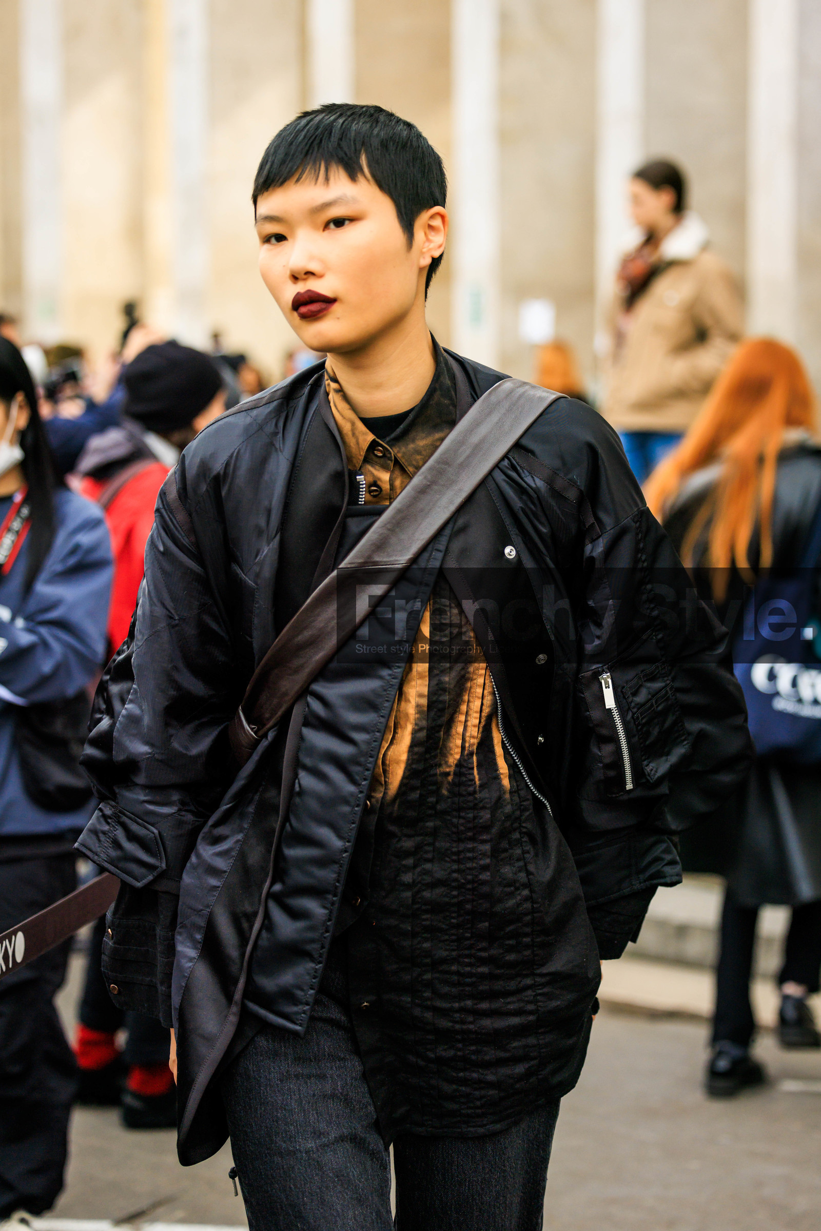 black jacket, bomber jacket, short hair, black shirt, pleated shirt, printed shirt, silk shirt, make up, dark denim pants, model, fashion week, frenchystyle, FW, jonathan paciullo, street style, AUTUMN WINTER 2022-2023, FALL WINTER 2022_2023, FW 22-23, PFW, PARIS, vertical, detail