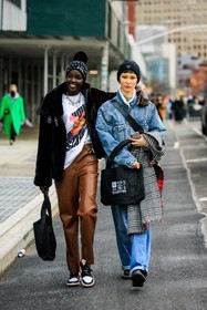black beanie, white tshirt, print tshirt, leather pants, brown pants, blacn and white sneakers, denim look, denim jacket, jeans, black totebag, plaid scarf, furry jacket, black jacket, wintert furry jacket, black winter coat, silver necklace, charms necklace, street style, jonathan paciullo, FW, frenchystyle, fashion week, NYFW, NEW YORK, AUTUMN WINTER 2022-2023, FALL WINTER 2022_2023, FW 22-23, vertical, full length, model